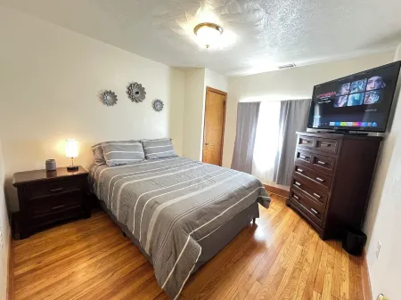 Relaxing 3-Bedroom Apartment with WiFi, AC in Crosslanes.