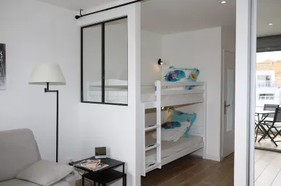 DIRECT ACCESS TO SEA AND POOL, COMPLETELY REFURBISHED IN 2019 Hotel dekat Restaurant La Tramontane