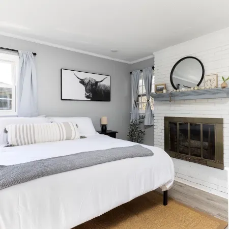 Creekside Getaway - Close to DT & Lake