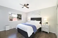 Central Courtenay Modern Retreat: Urban Oasis Hotels near Kitty Coleman Provincial Park