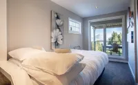 Cute Cottage with Hot Tub & Uninterrupted Lake Views