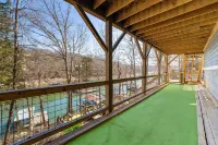 Entertainment in Abundance, Putting Green, Games, Kayaks, No-wake Covered Dock!