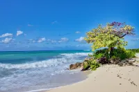 Beautiful beachfront apartment on Seven Mile Beach!