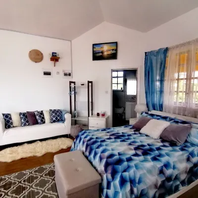 La Casita!Beautiful Caribbean Private Octagon Studio Bungalow.5 mins from Beach! Hotels in 