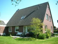 Beautiful fine apartment with garden, meadow, view of water and land Hotels in Dornum