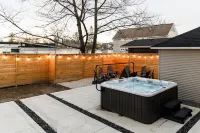 4 BR Beach Cottage: Hot Tub- Firepit-Table tennis 와사가비치 호텔