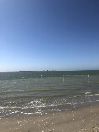 The House of Friendly Meetings Отели в г. Ле Кротуа