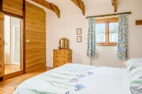 Unique luxury 3 bedroom barn with stunning rural views sleeps 6, near Padstow Hotels in Wadebridge