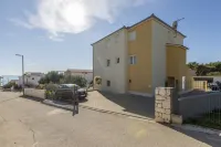 Charming apart.sa Terasom,250m od Mora,Parking,Wi-Fi,Roštilj,4 zvjezdice