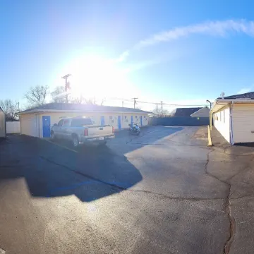 Plaza Motel
