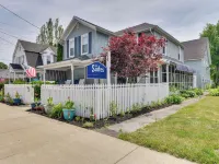 Historic Bemus Point Studio w/ Porch: Walk to Lake Hotéis em Bemus Point