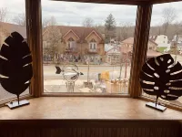 The Iris Garden Downtown Cottages and Suites Hotels in Brown County