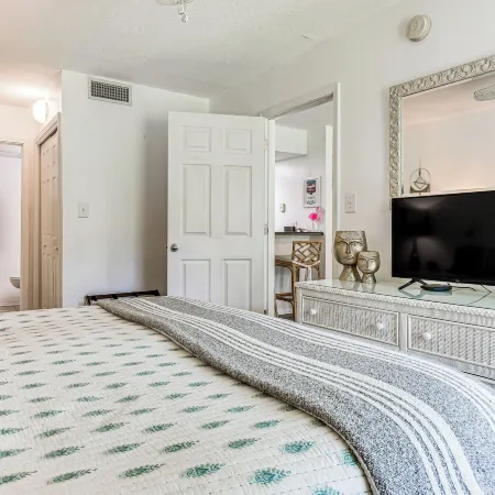 Sea la VIE Condo Pensacola Beach Access!