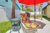 1 Mi to Dtwn Stuart: Bright Home w/ Pool & Spa! - Kitchens