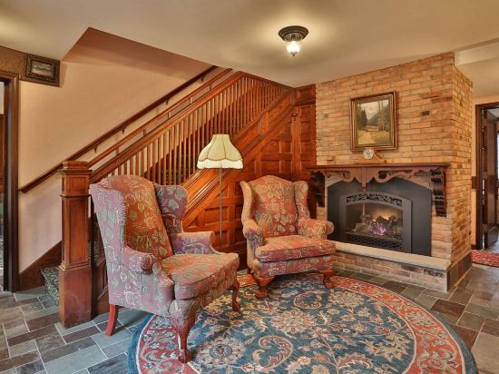 Stone Chalet Bed & Breakfast Inn