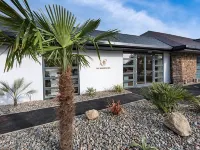 E19 The Warren Hotels in 