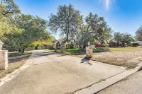 Spacious San Antonio Home w/ Outdoor Oasis! - con encanto