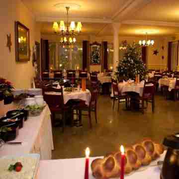 Hotel Oberland Dining/Meeting Rooms