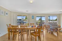 Green Reef Beach House - Aldinga Beach - C21 SouthCoast Holidays Hotels in Aldinga Beach