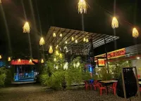 100% Cafe Moto Hostel Hotel a 