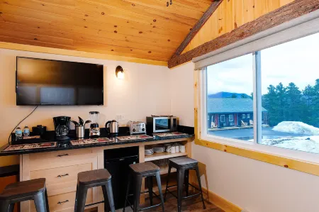 鵝卵石山郊外小屋