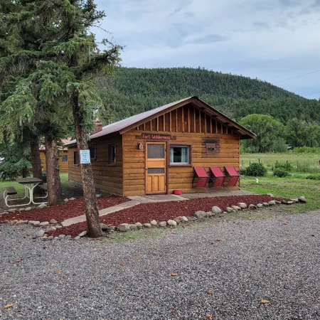 Chinook Cabins & RV Park