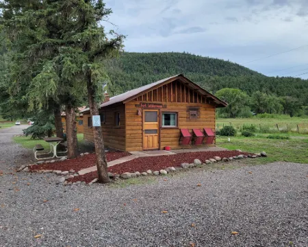 Chinook Cabins & RV Park Hotels in South Fork