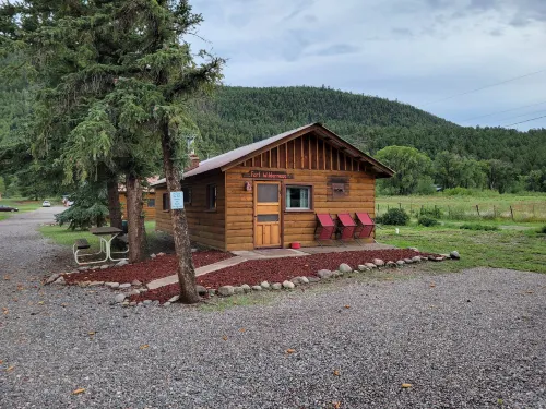 Chinook Cabins & RV Park Hotels in South Fork