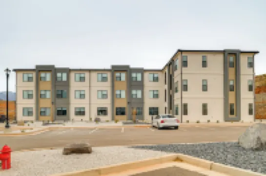 25 Mi to Zion: Rock 'n' Roll Condo w/ Mtn View!