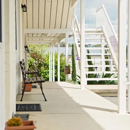 Colonial Lodge Motor Inn