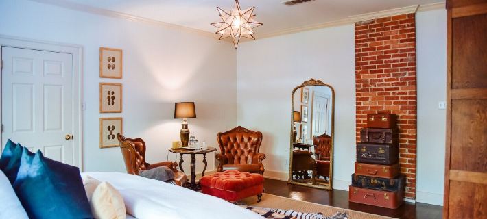 The English Merchant's Inn Hotels in Ellis County