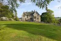 Balmule House - parking
