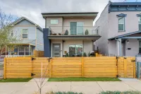 1 Mi to Dtwn Denver: Sleek Duplex w/ Rooftop Deck!