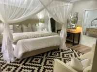 The Leslie Executive Hotel