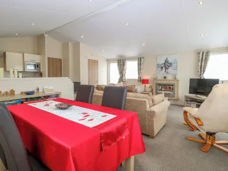 21 Norman Drive Lodge