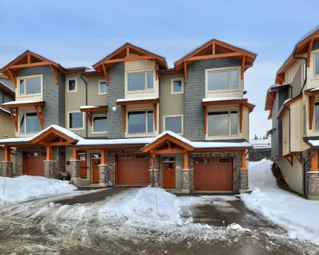 Echo Landing #42 by Bear Country Hotels in Sun Peaks