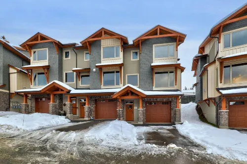 Echo Landing #42 by Bear Country Hotels in Sun Peaks