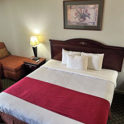 Deluxe King Room, 1 King Bed Howards Inn Motel Promo Code