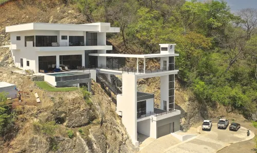 Luxury 4 Bedroom Oceanview Villa w/breathtaking views : Gated Resort Community!
