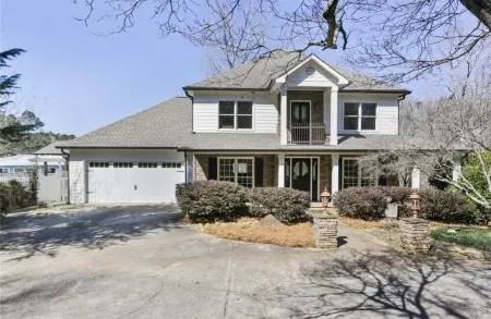Château Resort on Lake w/Saltwater Pool + HotTub