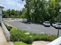 The Cypress Inn Bed & Breakfast - parking
