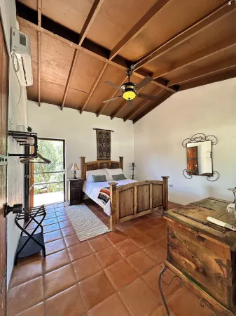 Casa Luna Viñedo Отели в г. Гваделупа