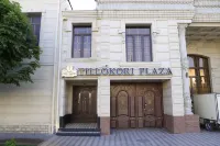 Tillokori Plaza Hôtels à proximité de : Afrasiyab Museum