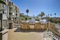 Charming Oceanside Condo w/ Beach & Pool Access! - Apartments