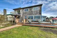 Coastal Retreat Deck, Ocean Views and Walk to Beach - Wi-Fi