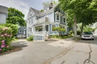Quaint Beverly Townhome Walk to Beach and Downtown! - 3-Star