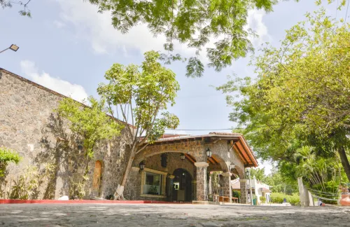 Hotel Coral Cuernavaca Resort & Spa Hotels in Xochitepec
