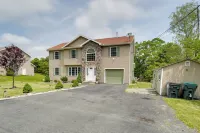 Pocono Home w/ Hot Tub & Fire Pits: 1 Mi to Lakes! - 4-Star