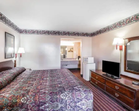 Econo Lodge Hotels in Henry County