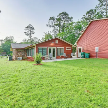 Charming Bluffton Vacation Home w/ Yard!